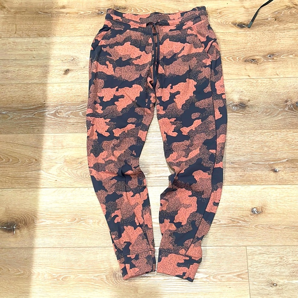 Lululemon sweats size 8 slightly worn